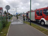 Strażacy porządkują miejsce zdarzenia