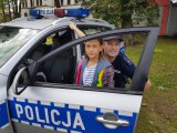 Profilaktyk z dziećmi przy radiowozie