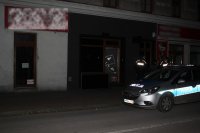 Radiowóz przy punkcie nielegalnych gier