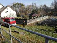 Strażacy gaszą pożar