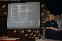 Wystąpienie policjantki z Zespołu Kadr i szkolenia