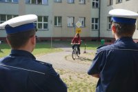Policjanci na torze przeszkód