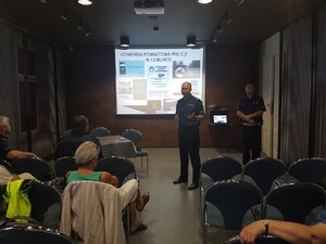 Komendant wita uczestników debaty