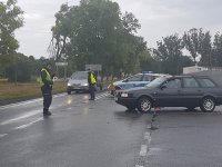 Policjanci kierują ruchem