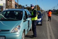 Policjant w czasie działań bezpieczny przejzad