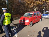 Policjanci na miejscu kolizji