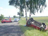 Na zdjęciu dwa pojazdy biorące udział w wypadku na ulicy Ceramicznej w rejonie Panoszowa.