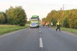 Na zdjęciu policjanci wykonujący czynności na miejscu zdarzenia.