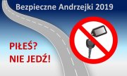 Na zdjęciu plakat promujący bezpieczna jazdę podczas Andrzejek.