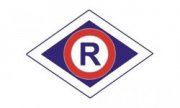 Na zdjęciu symbol wydziału ruchu drogowego -duża litera R.