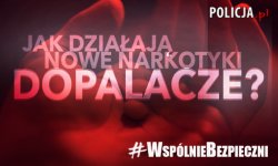 Na zdjęciu różowa kartka z napisem hasztagiem #Wspólnie Bezpieczni.