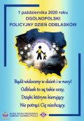 Na zdjęciu plakat promujący akcję Świeć przykładem, mapa Polski a w nią wpisany obraz człowieka idącego z dzieckiem z założonymi odblaskami.