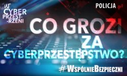 Na zdjęciu tablica z napisem #WspólnieBezpieczni - Co grozi za cyberprzestępstwo?