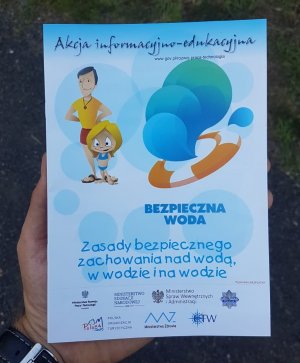 Na zdjęciu plakat pod tytułem bezpieczna woda.