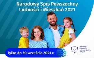 Na zdjęciu widoczna rodzina z dwójką dzieci.