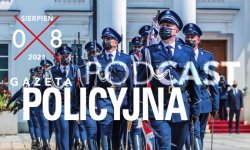 Na zdjęciu okładka Gazety Policyjnej z widocznymi maszerującymi policjantami.