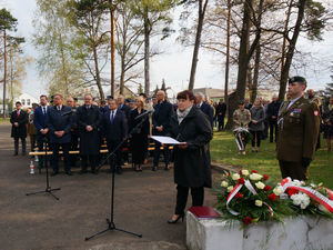 Na zdjęciu uczestnicy uroczystości zebrani na Cmentarzu Wojskowym w Lublińcu.