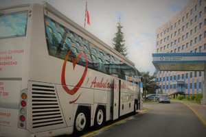 Na zdjęciu widoczny ambulans służący do oddawania krwi.
