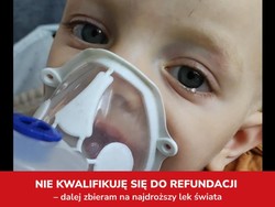 Na zdjęciu dziecko podłączone do tlenu. Widoczny numer konta na który można wpłacać pieniącdze.