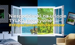 na zdjęciu widoczny jest plakat pokazujący otwarte okno w pokoju