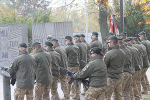 na zdjęciu widoczny jest oddział umundurowanych żołnierzy