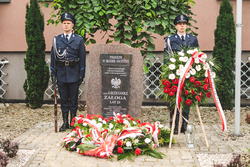 Na zdjęciu umundurowanie policjanci.