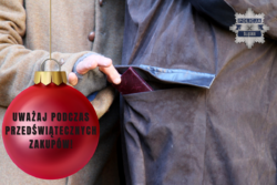 Na zdjęciu osoba wyciągająca portfel z kieszeni.