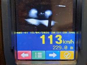 widoczna prędkość na mierniku prędkości 113