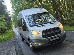 samochód typu bus marka Ford