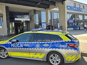 dworzec radiowóz policjant funkcjonariusze sok