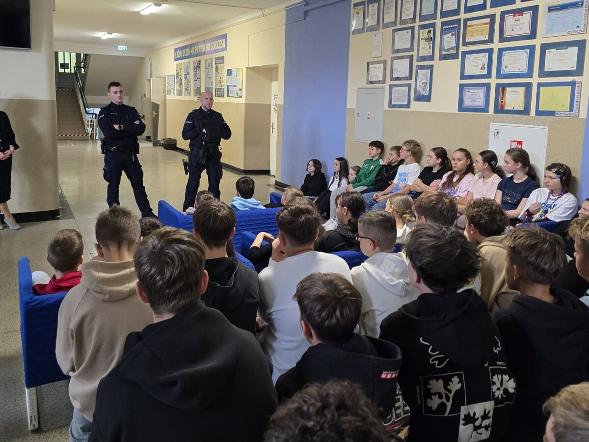 Spotkanie policjantów z uczniami Szkoły Podstawowej nr 1 w Lublińcu